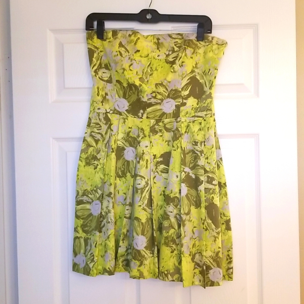 Rachel Roy (Rachel) dress green floral strapless. Side zipper. Pockets! Sz 4-6